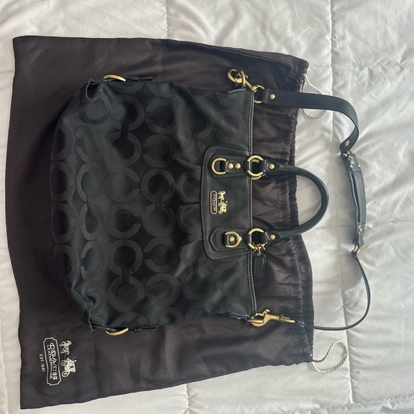 Coach Black Shoulder Bag with Textured Design - Picture 2 of 13